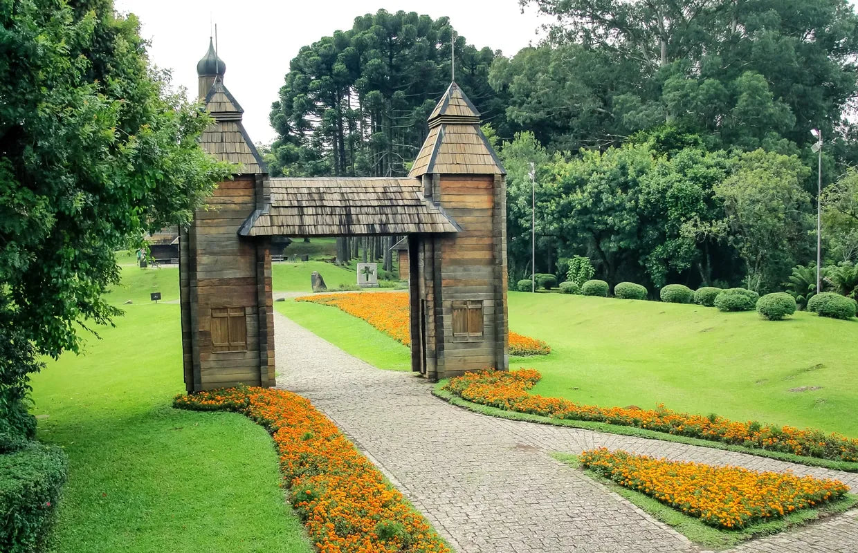 Curitiba com Trem pela Serra do Mar e Ilha do Mel